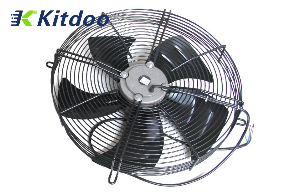 Ventilatore a rotore esterno per condensatore ed evaporatore raffreddato ad aria