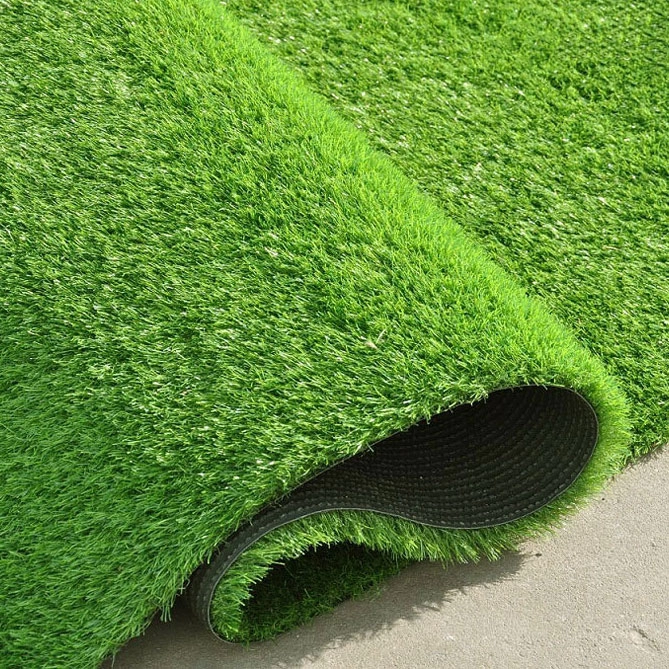 Tappeto erboso di simulazione di erba artificiale con erba primaverile da 30 mm