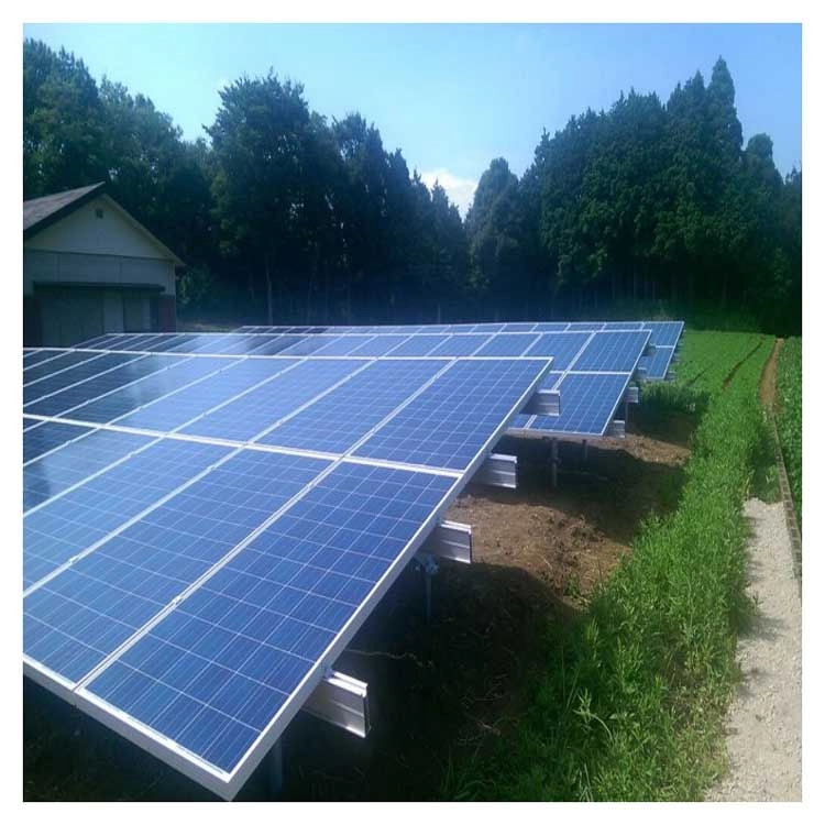 Sistema di montaggio solare a terra per serra agricola
