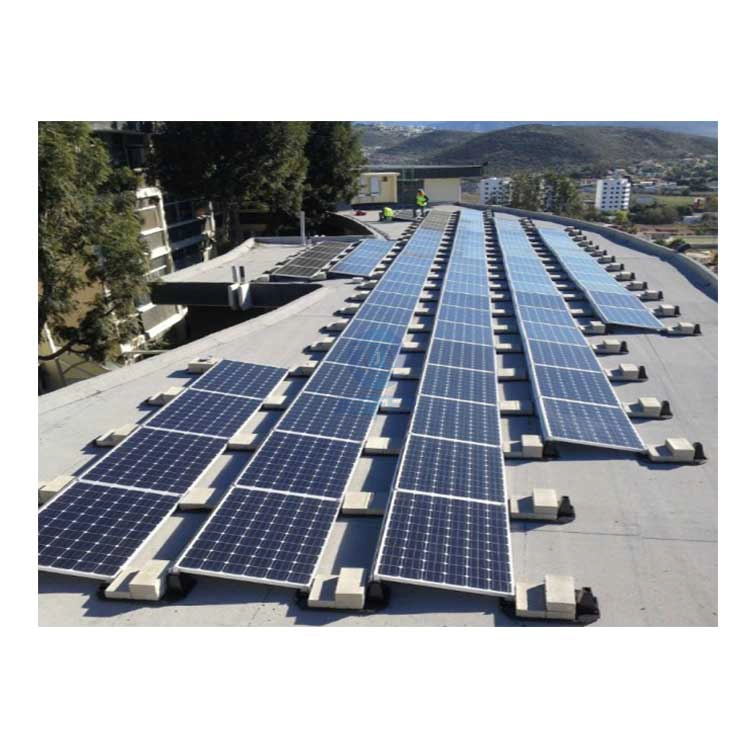 Sistema di montaggio con zavorra solare fotovoltaica per tetto piano