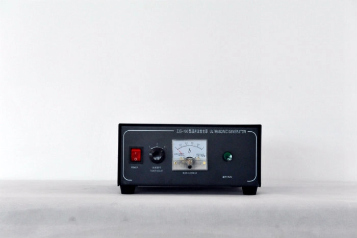 Generatore di ultrasuoni analogico da 100 W per saldatura di smart card, incorporamento a 60 kHz