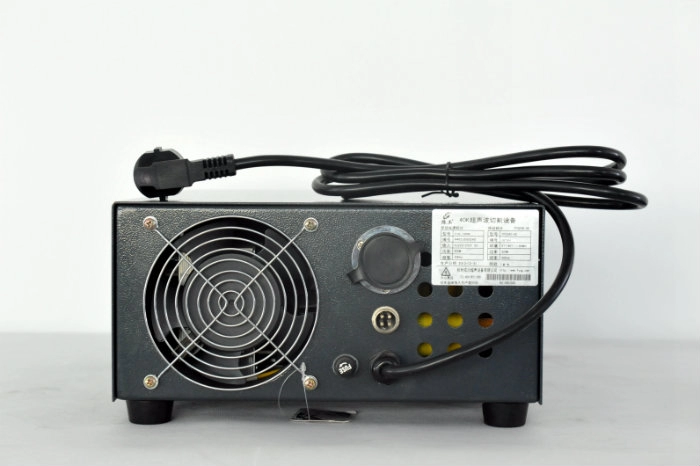 Generatore di ultrasuoni analogico da 100 W per saldatura di smart card, incorporamento a 60 kHz