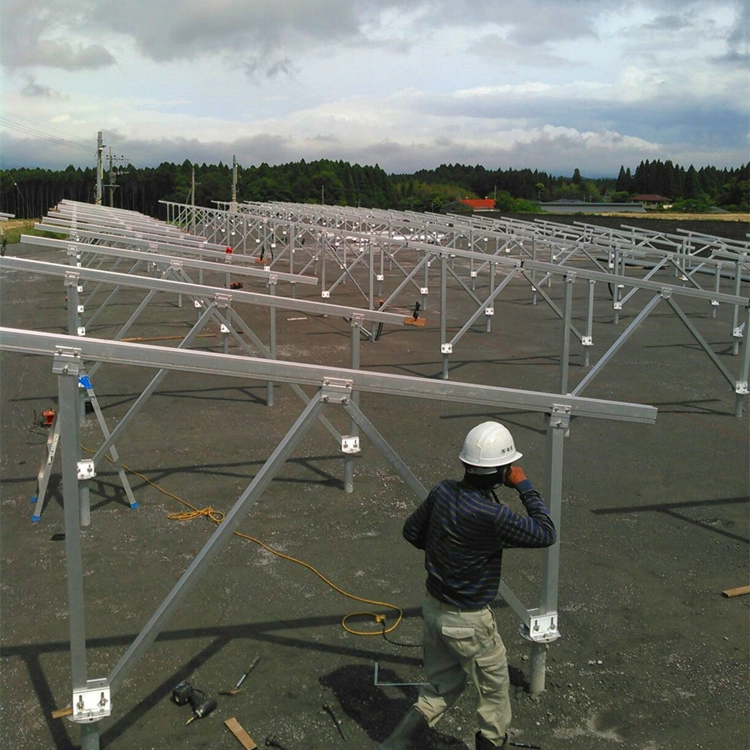 Sistema di montaggio a terra del pannello solare