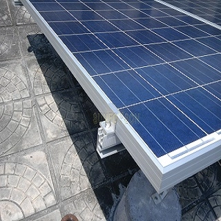 Sistema di montaggio su tetto piano ad angolo fisso SunRack II