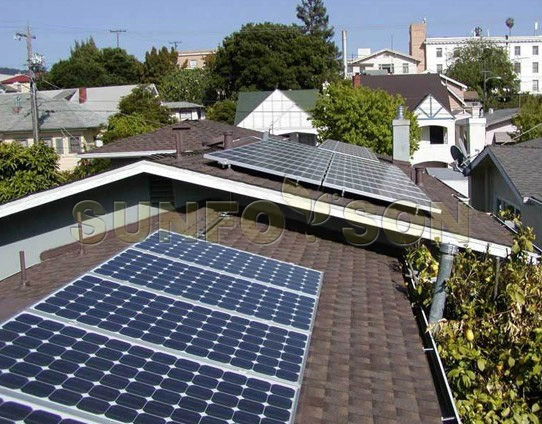 Sistema di montaggio solare per tetto a scandole