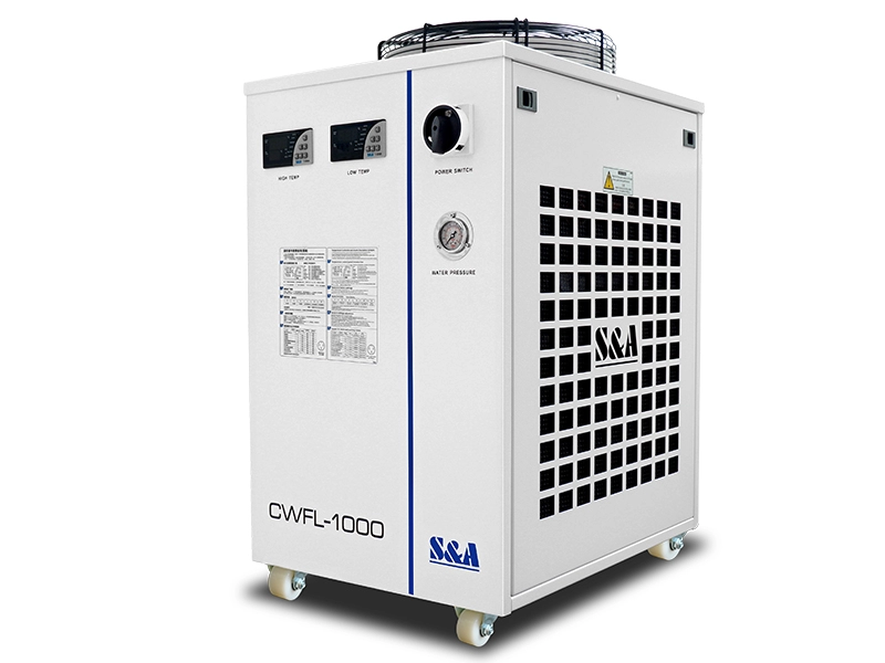 Refrigeratore a ricircolo raffreddato ad aria per testa di saldatura laser