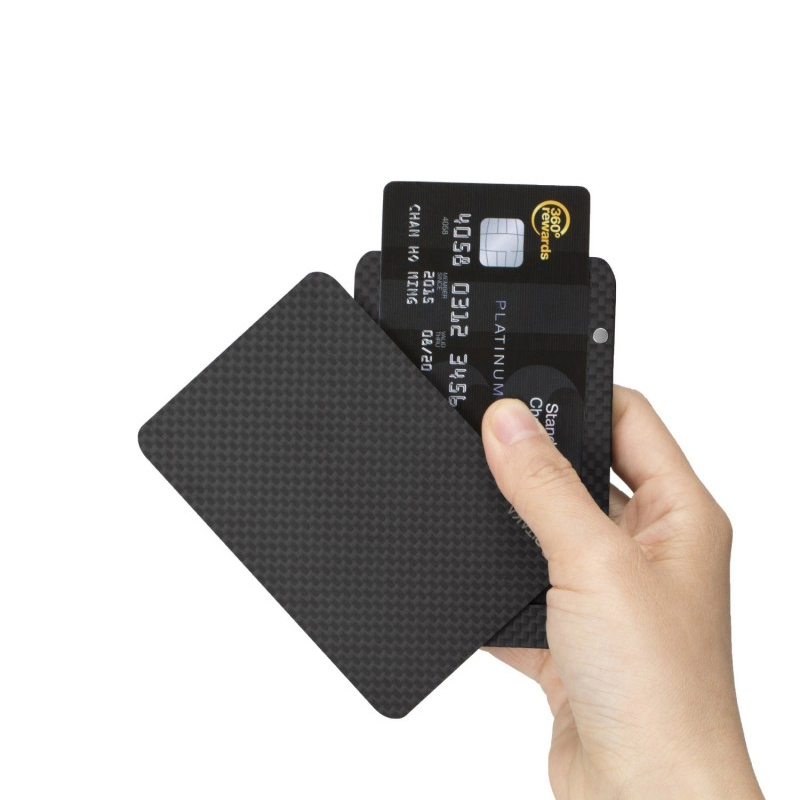 Carta di blocco RFID in grado di proteggere le carte bancarie nel portafoglio