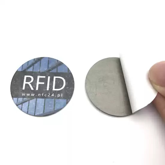 Tag RFID antimetallo UHF per sistema di gestione