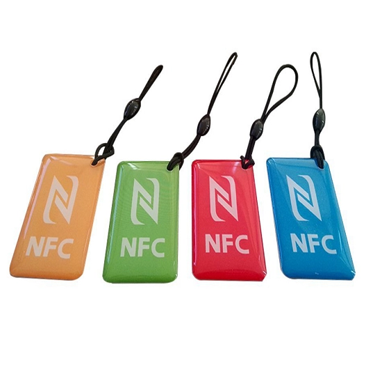 Tag in cristallo epossidico a forma di NFC