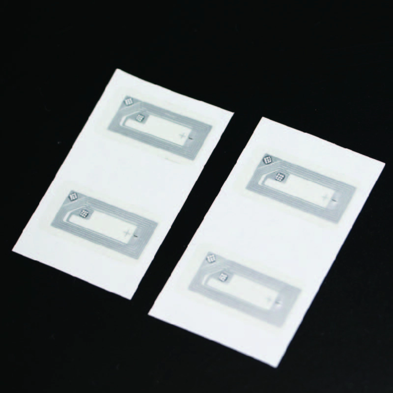 Tag RFID cartacei utilizzati nel consolidamento del magazzino