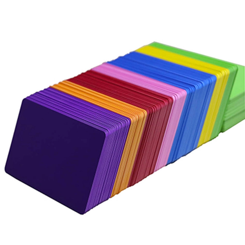 Carte d'identità colorate solide in formato carta di credito stampabile in bianco