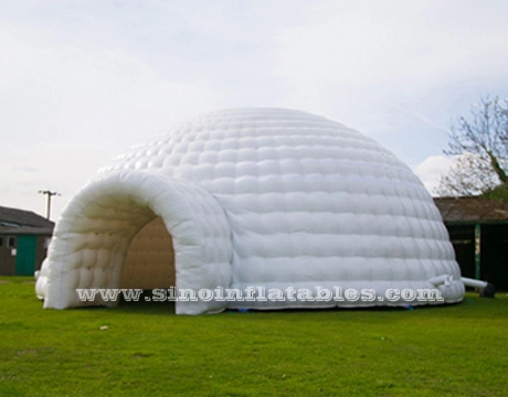 Tenda a cupola igloo gonfiabile gigante bianca per 50 persone di 10 metri con tunnel d'ingresso in telone in pvc lucido