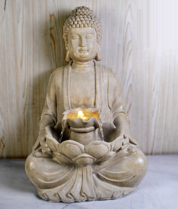 Caratteristica dell'acqua del Buddha in meditazione solare