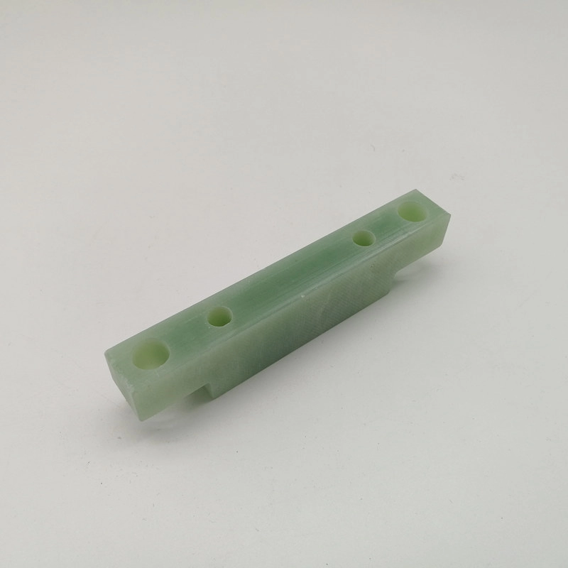 Lavorazione di lastra laminata in vetro epossidico colore verde garolite g10 fr4