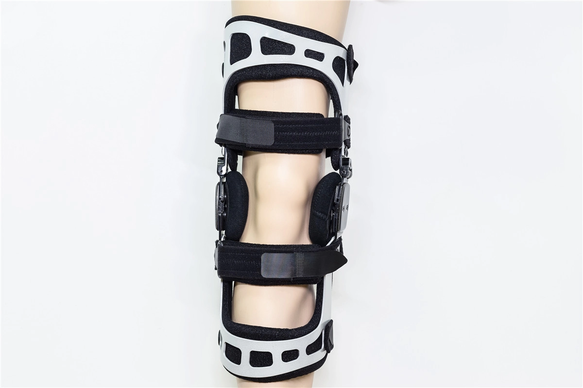 Scarico fabbrica di ginocchiere OA incernierate per supporti per le gambe o protezione dei legamenti con guscio in alluminio