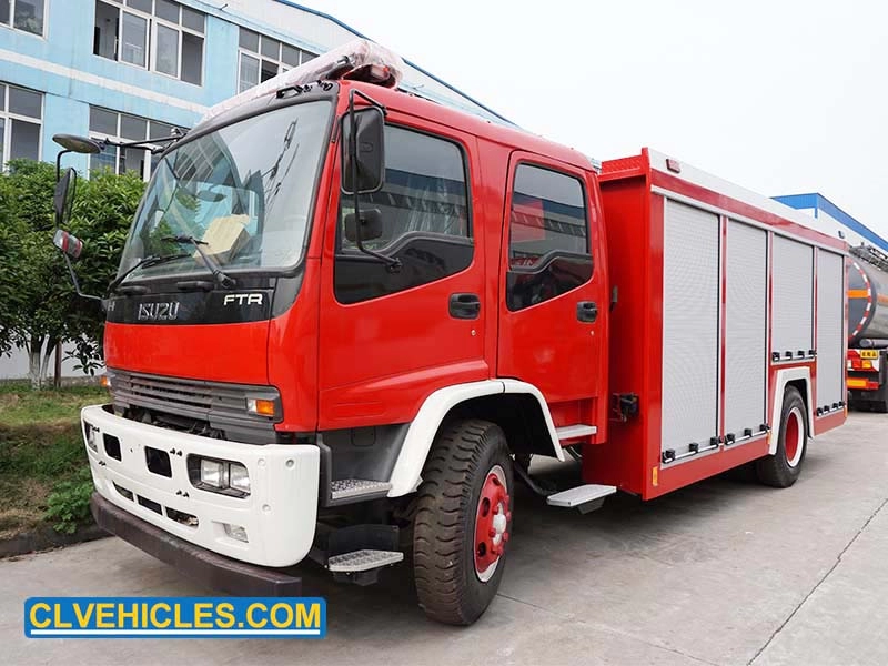 Camion ISUZU 6000 litri cisterna per apparecchi antincendio