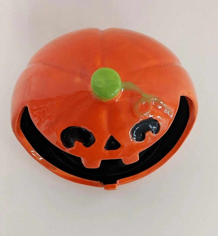 Trucco della ciotola di caramelle a bocca aperta di Halloween in zucca di ceramica