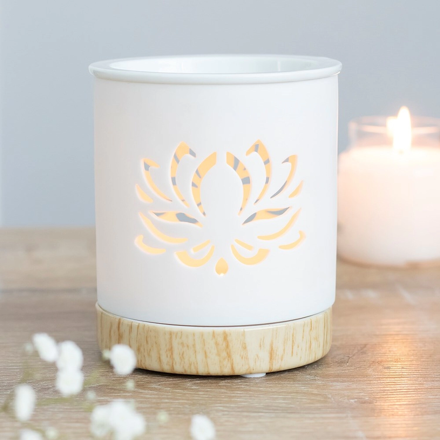 Bruciatore a cera in ceramica con fiore di loto bianco fatto a mano