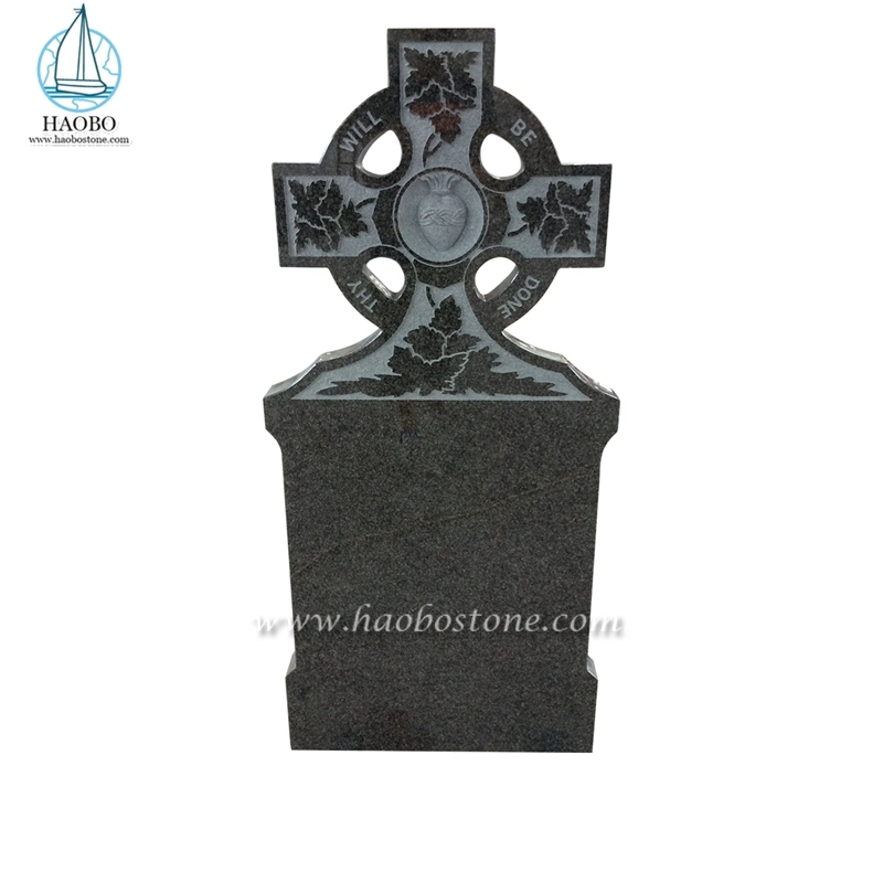 G654 Lapide funeraria scolpita a croce celtica in granito