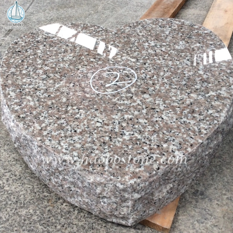 Lapide funeraria intagliata a cuore in granito G635 in Cina