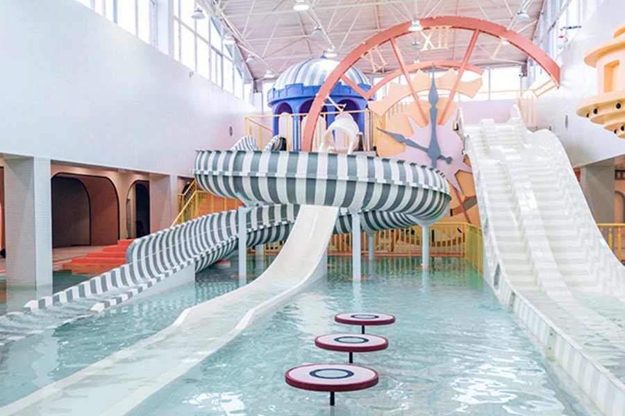 Scivolo a spirale per piscina con parco acquatico per bambini
