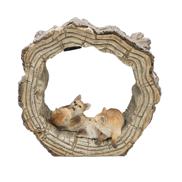 Simpatici cuccioli di volpe in resina rustica a luce solare garde