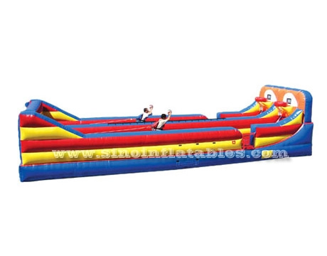 Corsa elastica gonfiabile per bambini e adulti a doppia corsia all'aperto con lancio di basket di Sino Gonfiabili