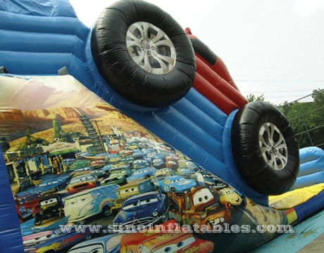 Scivolo gonfiabile per auto per bambini con ruote grandi da 21 'con stampa completa per l'intrattenimento in giardino