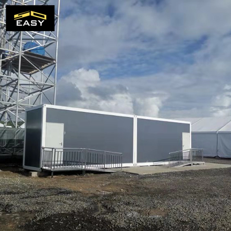 Edifici domestici convertiti in container per servizi igienici a Santa Lucia
